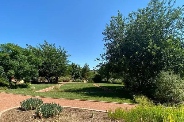 Photo session at The Garden at Tonaquint