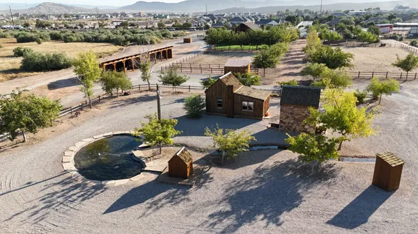 Photo session at Hela Seegmiller Historic Farm