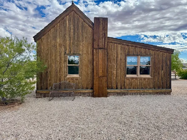 Photo session at Hela Seegmiller Historic Farm