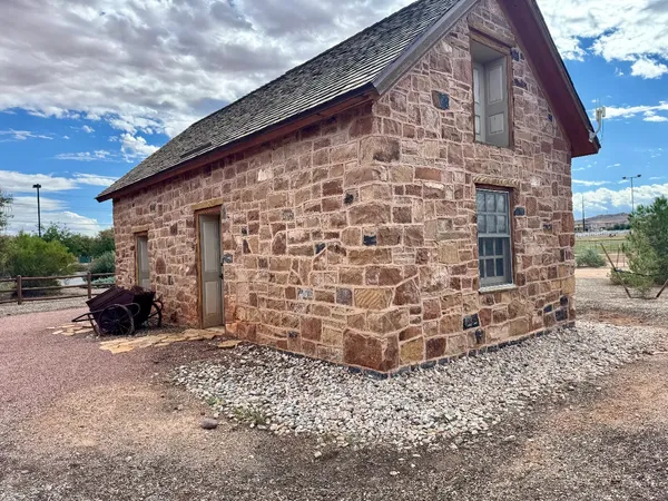 Photo session at Hela Seegmiller Historic Farm